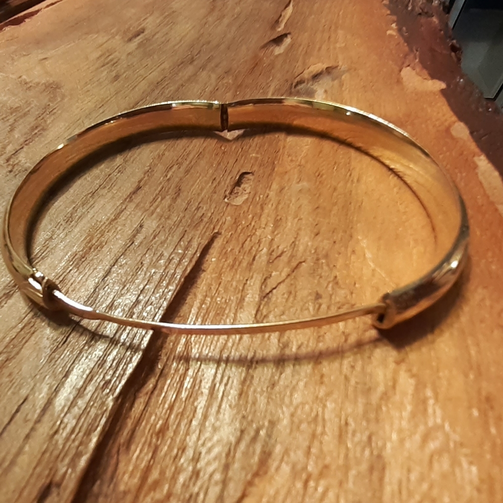 14 K Yellow Gold Engravable Etched Bangle - Picture 2 of 5